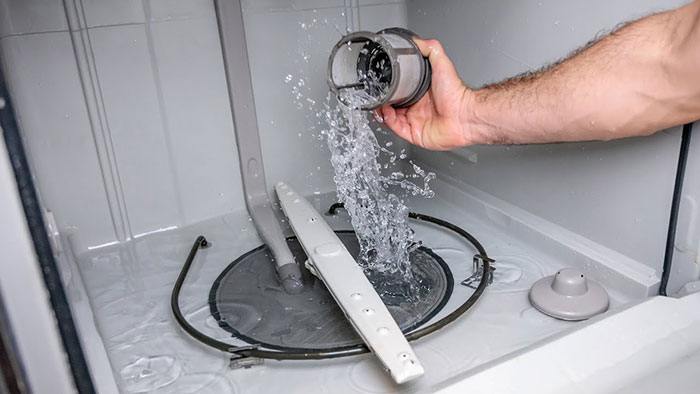 دلایل جمع شدن آب در کف ماشین ظرفشویی